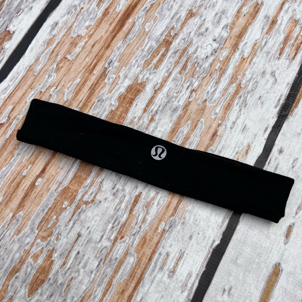Lululemon headband in black